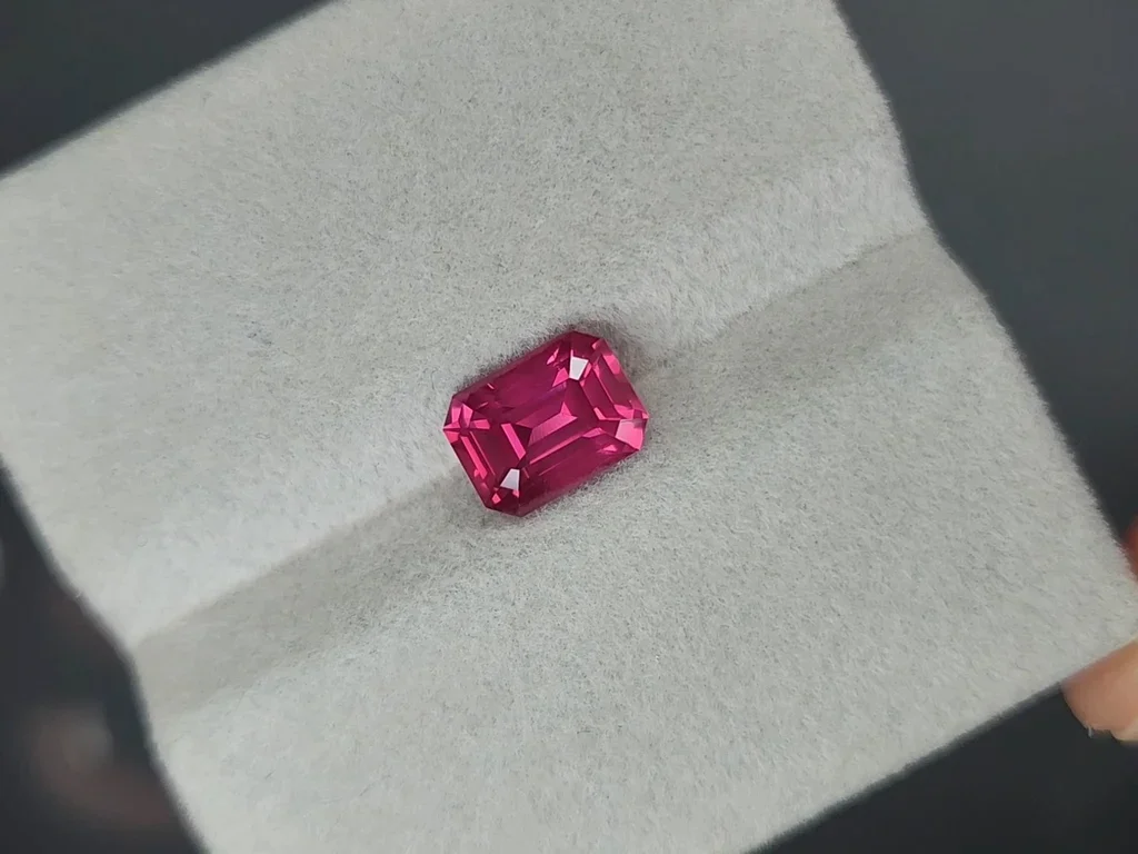 Vibrant pinkish-red Mahenge spinel in octagon cut 2.14 carats, Tanzania Image №4