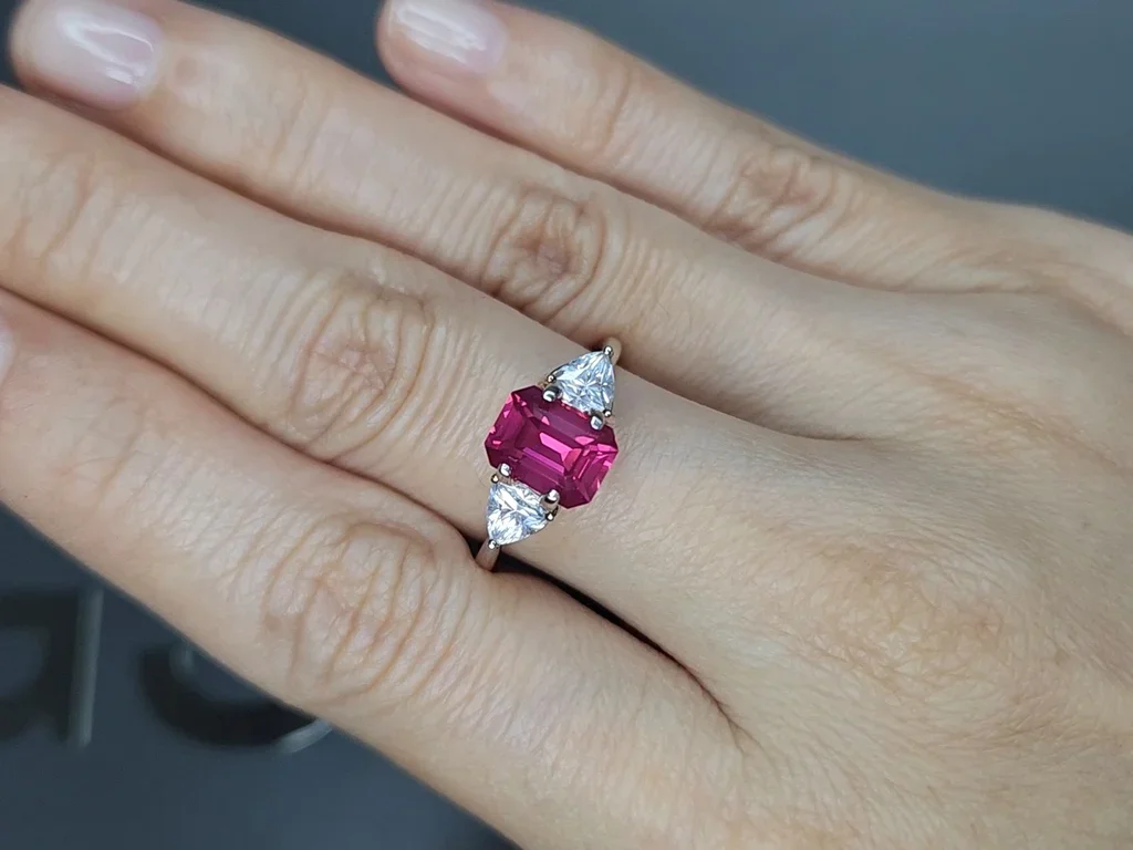 Vibrant pinkish-red Mahenge spinel in octagon cut 2.14 carats, Tanzania Image №5