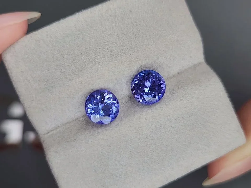 Pair of  tanzanites in round cut 4.04 carats, Tanzania  Image №4