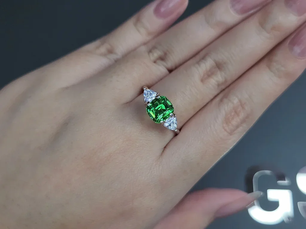 Intense Green tsavorite garnet in cushion cut 2.25 carats, Tanzania Image №4