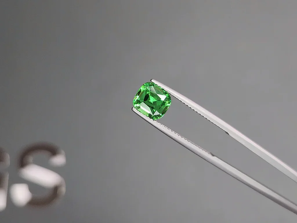 Intense Green tsavorite garnet in cushion cut 2.25 carats, Tanzania Image №3