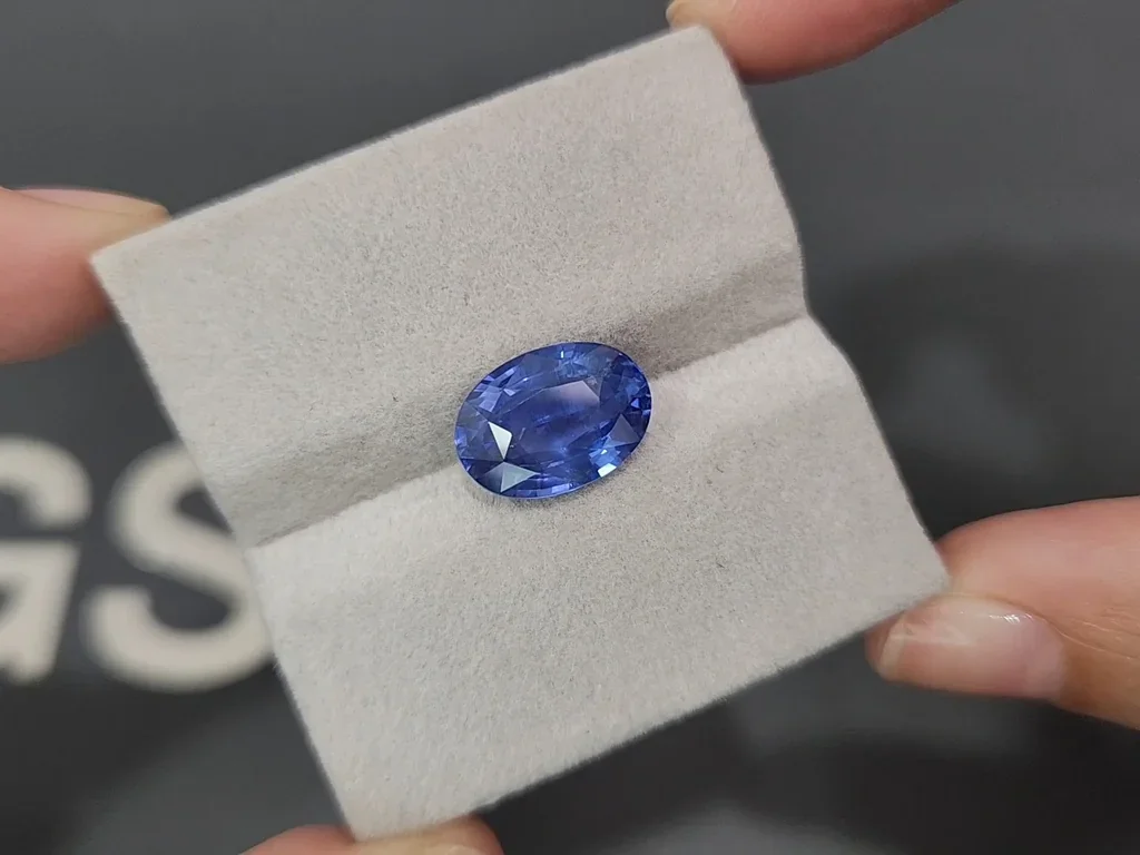 Unheated blue sapphire with rutile silk effect in oval cut 6.54 carats, Sri Lanka Image №4