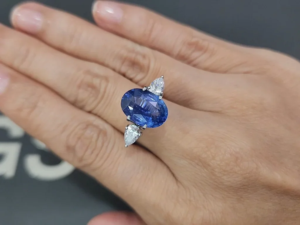Unheated blue sapphire with rutile silk effect in oval cut 6.54 carats, Sri Lanka Image №5