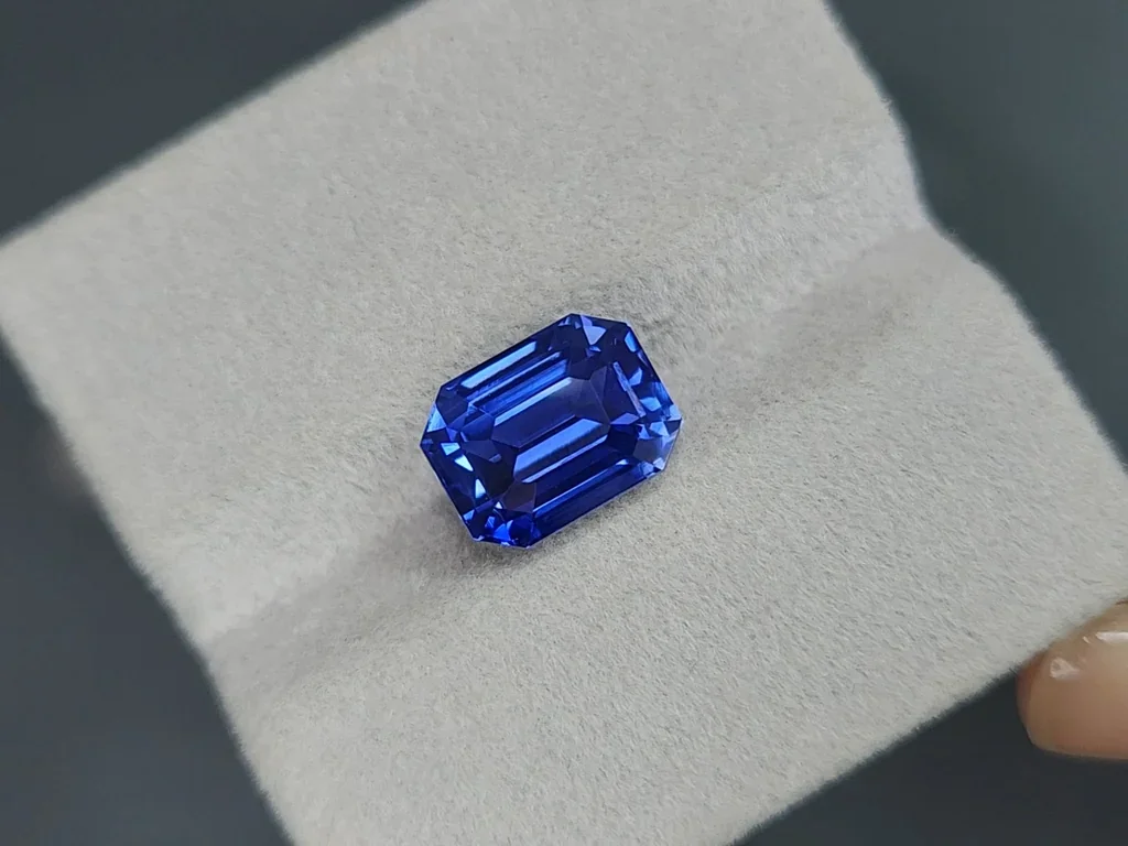 Unheated  sapphire Royal Blue octagon cut 7.62 carats, Madagascar Image №4