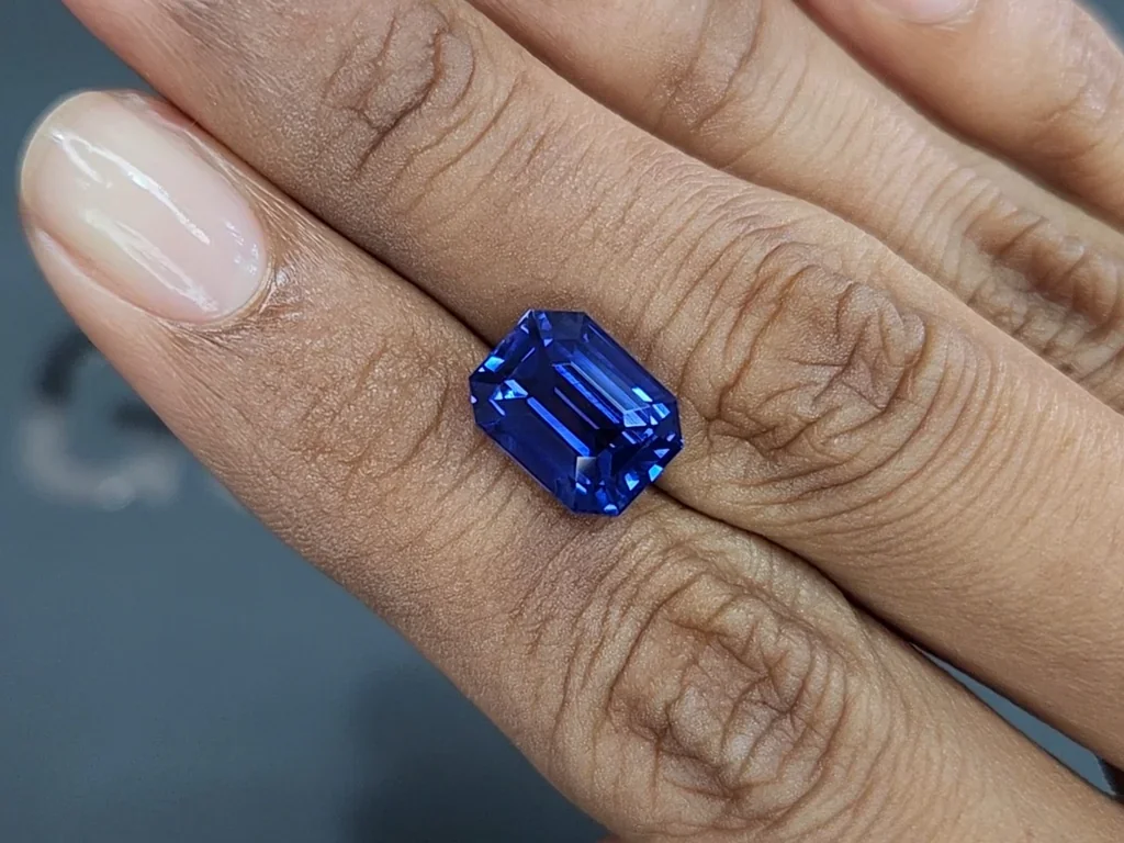 Unheated  sapphire Royal Blue octagon cut 7.62 carats, Madagascar Image №2