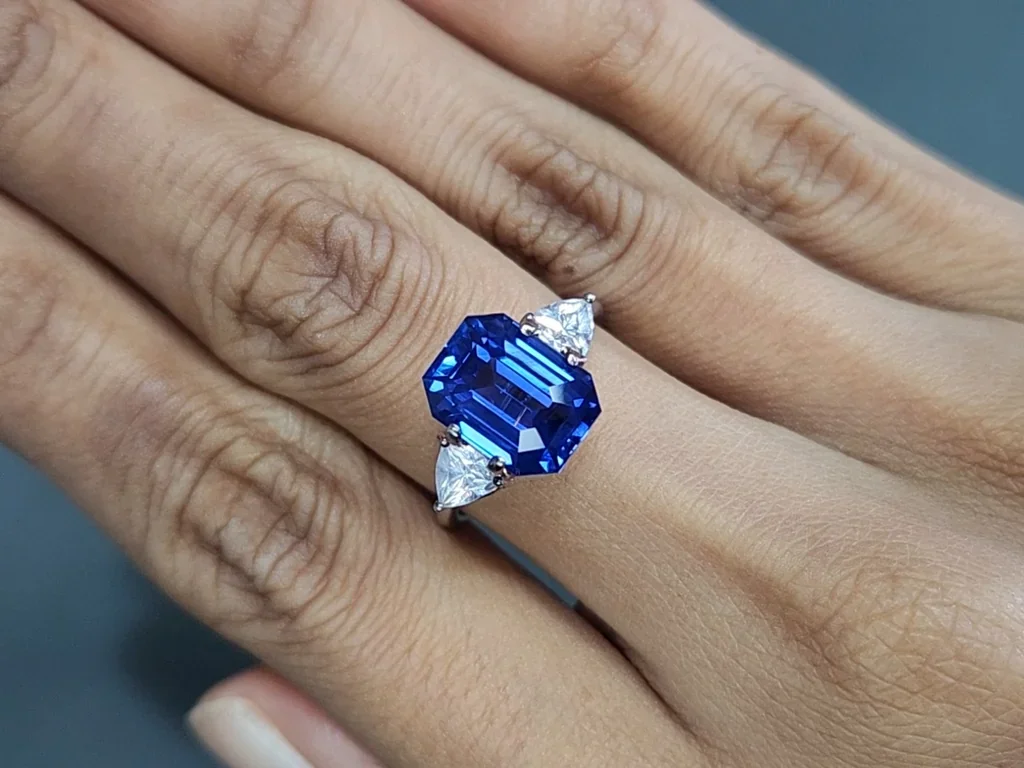 Unheated  sapphire Royal Blue octagon cut 7.62 carats, Madagascar Image №5