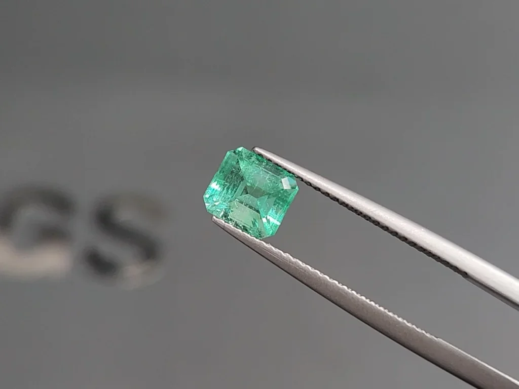 Emerald octagon cut 1.47 carats, Russia Image №3