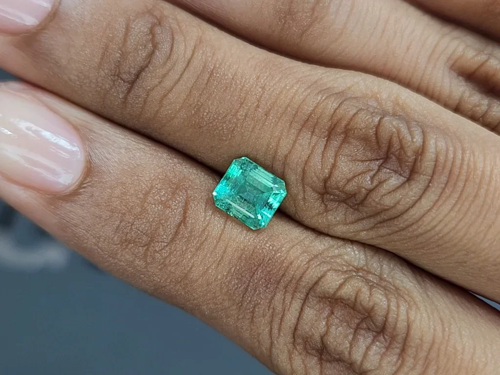 Emerald octagon cut 1.47 carats, Russia Image №2