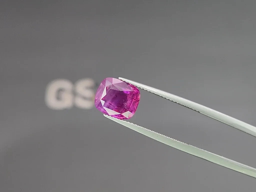 Unheated sapphire rutile silk effect cushion cut 4.92 carats, Madagascar  Image №3