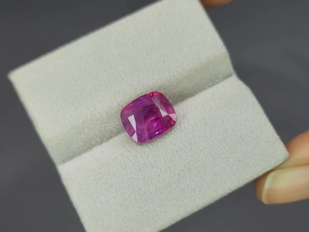 Unheated sapphire rutile silk effect cushion cut 4.92 carats, Madagascar  Image №4