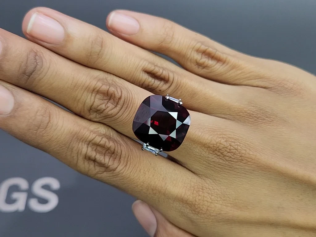 Large garnet cushion cut  33.95 carats, Tanzania Image №5
