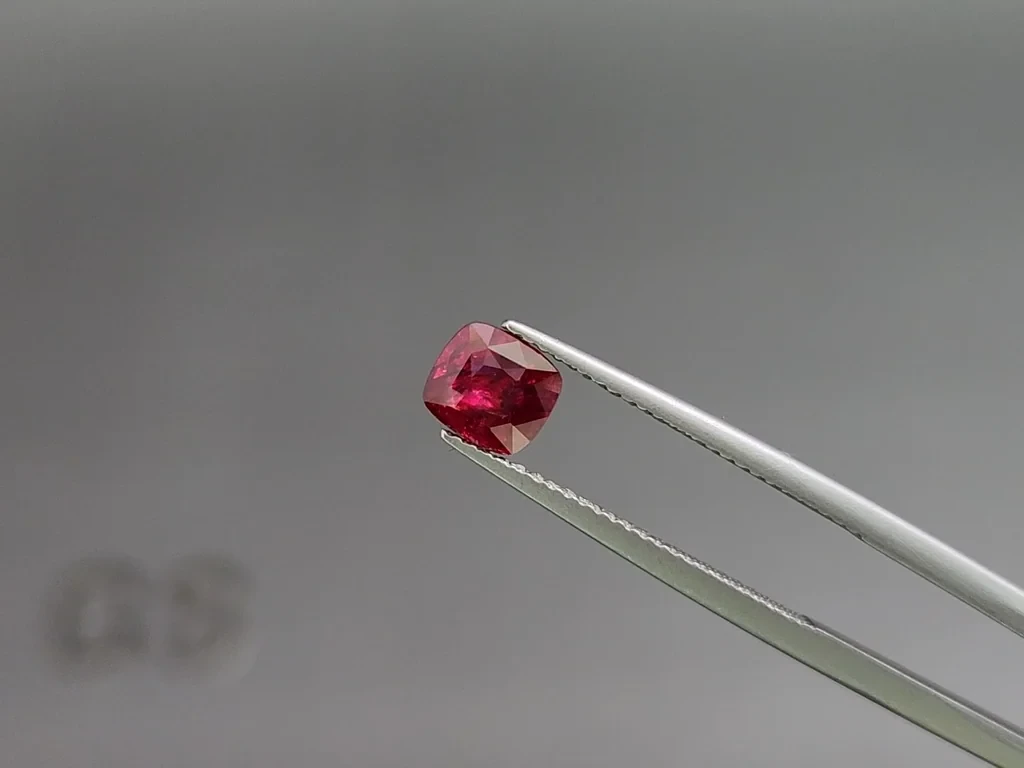 Unheated ruby Pigeon blood cushion cut 1.05 carats, Mozambique Image №3