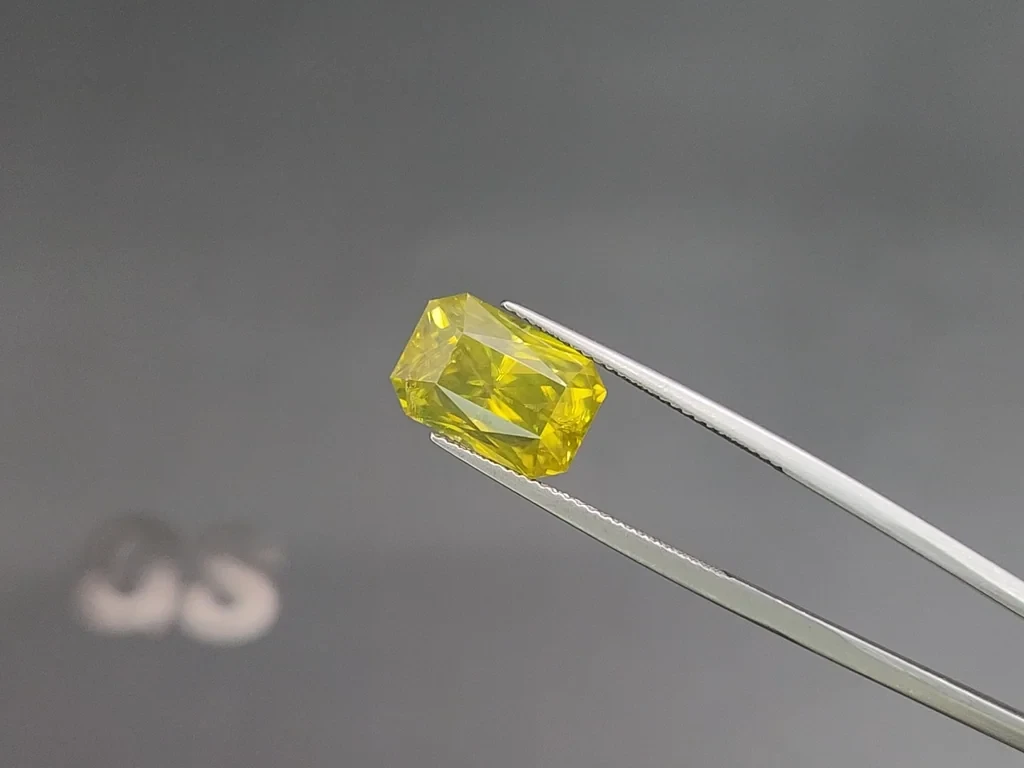 Yellow zircon radiant cut 11.32 carats,Tanzania Image №3