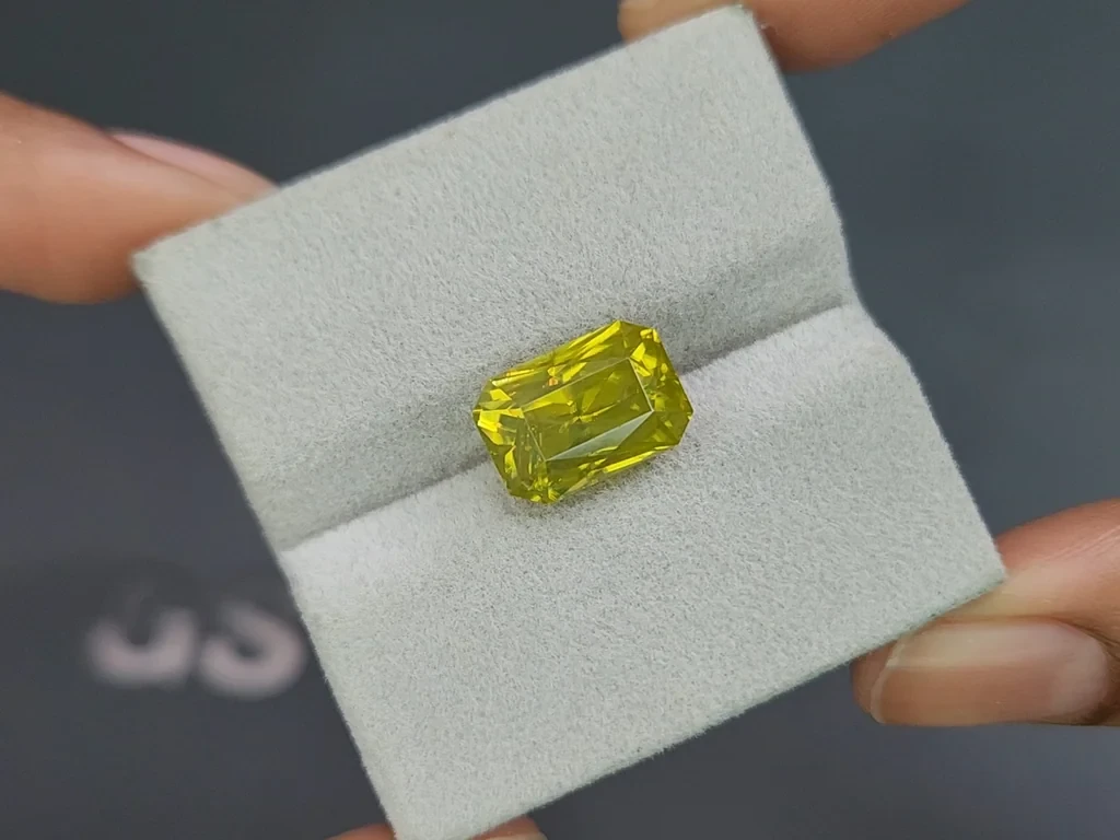 Yellow zircon radiant cut 11.32 carats,Tanzania Image №4