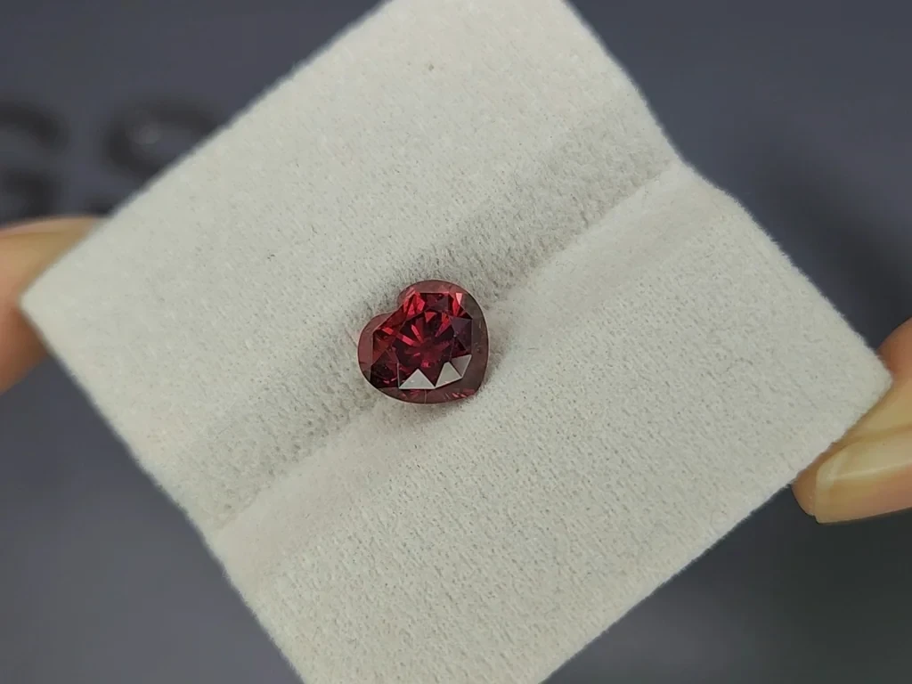 Garnet heart shaped 3.63 carats, Africa Image №4