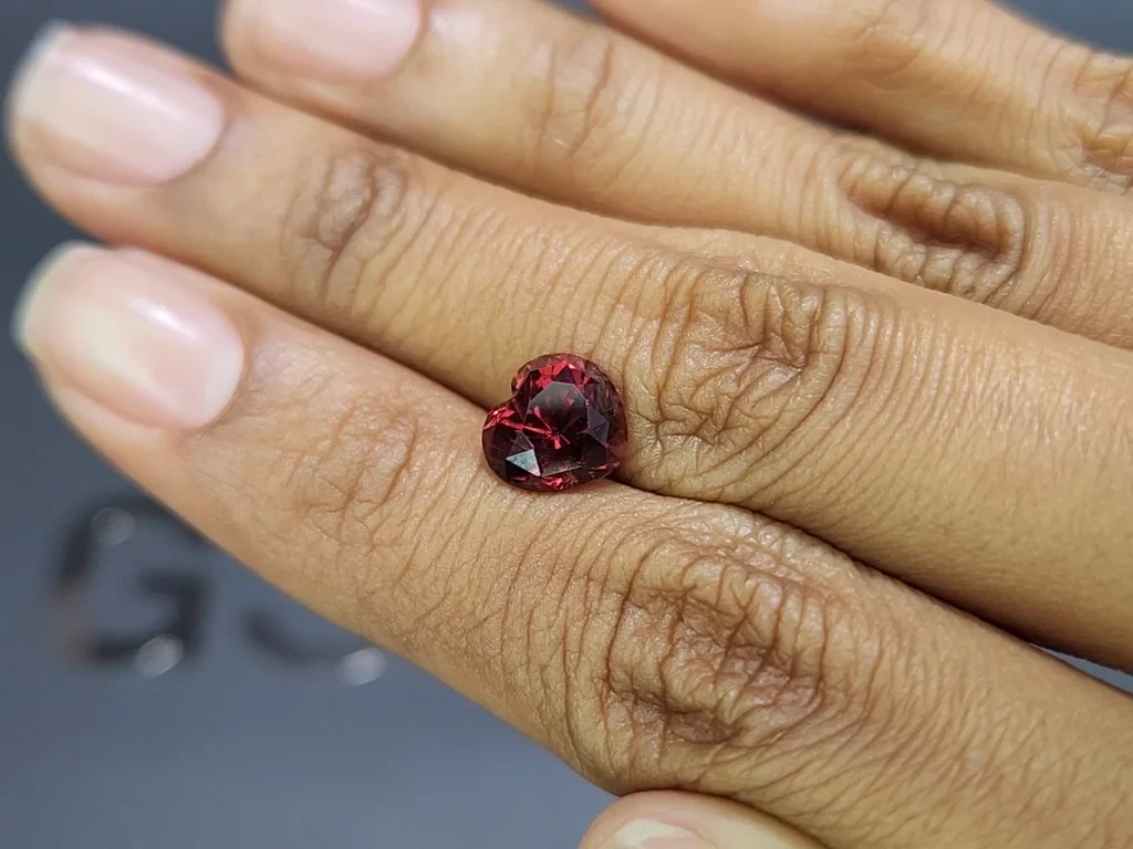 Garnet heart shaped 3.63 carats, Africa Image №2