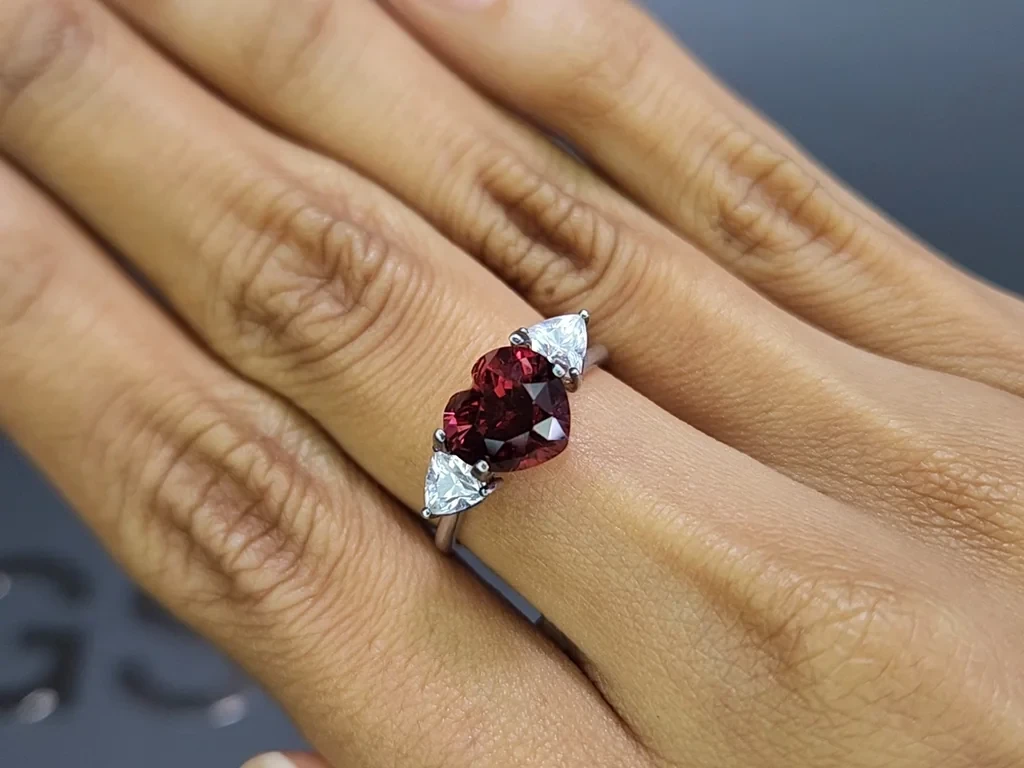 Garnet heart shaped 3.63 carats, Africa Image №5