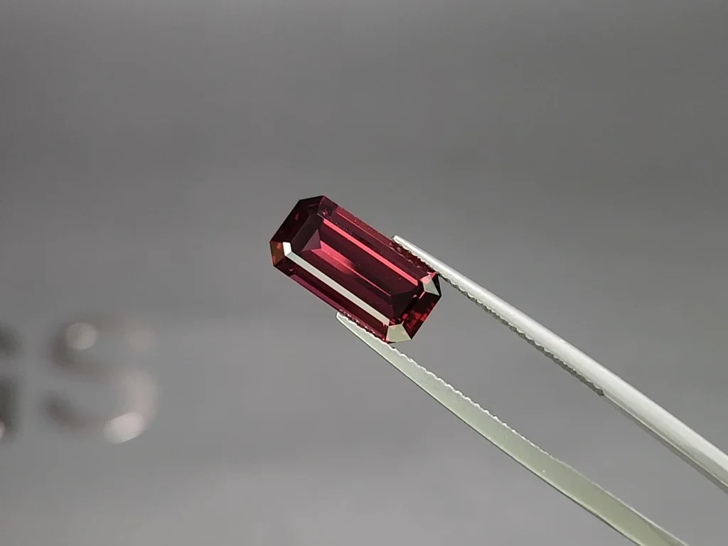 Garnet rhodolite octagon cut 4.63 carats, Madagascar Image №3