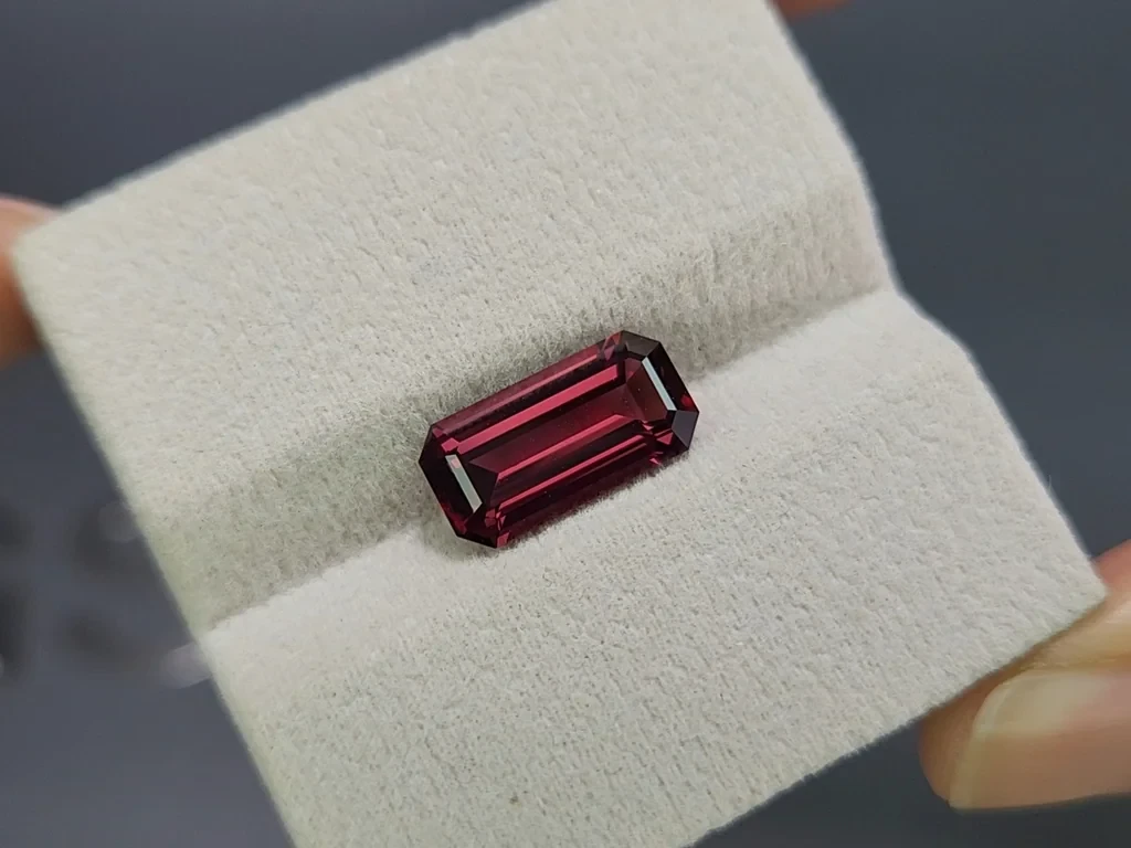 Garnet rhodolite octagon cut 4.63 carats, Madagascar Image №4