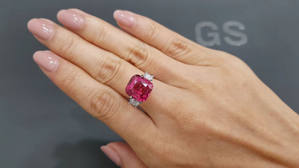 Vivid red-pink Mahenge spinel in cushion cut 8.14 carats, Tanzania Image №5