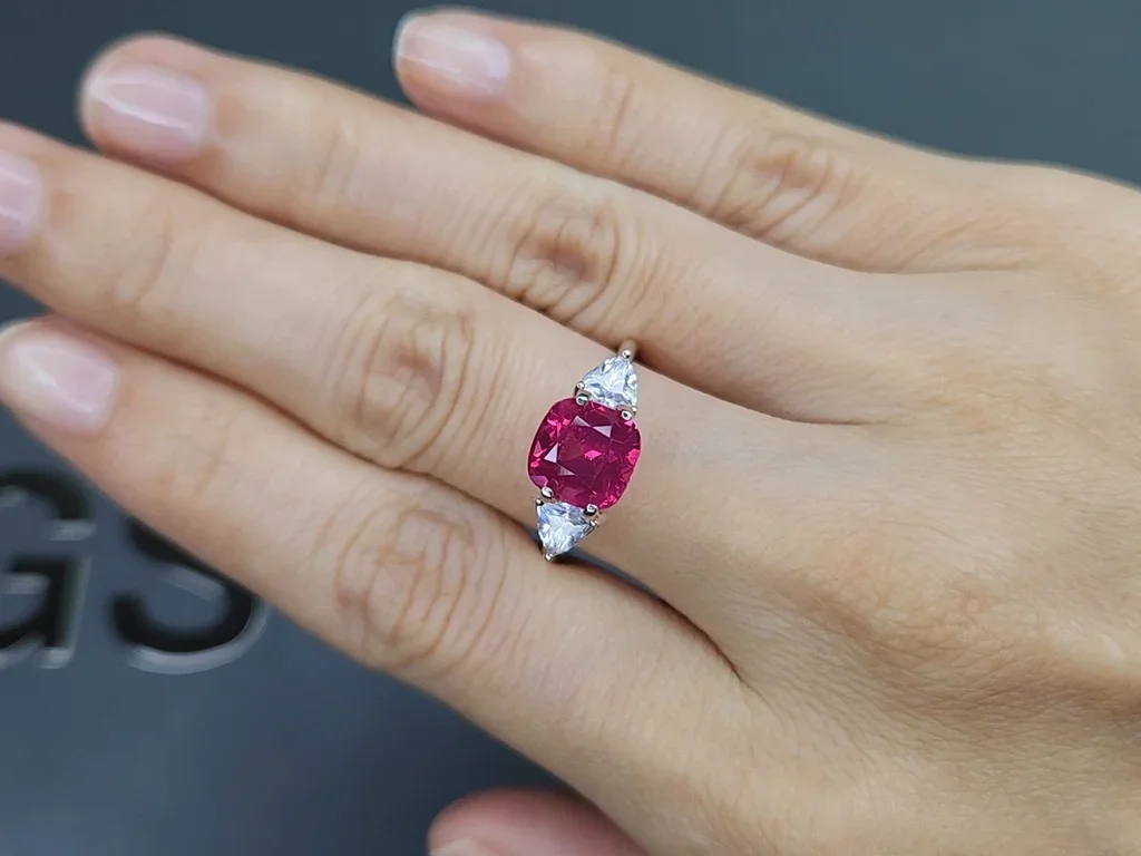Hot pink cushion cut Mahenge spinel 3.15 carats, Tanzania Image №5