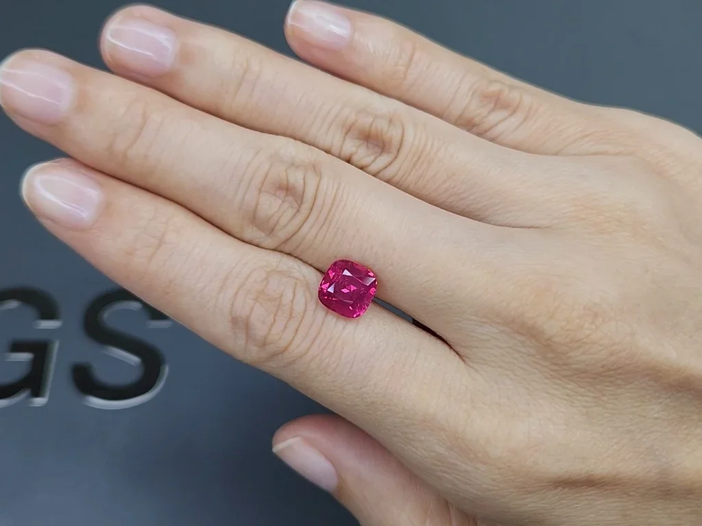 Hot pink cushion cut Mahenge spinel 3.15 carats, Tanzania Image №2