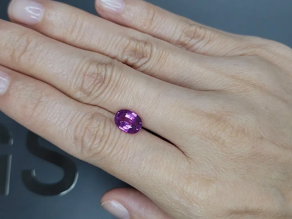Unheated vivd purple sapphire in oval cut 2.52 carats, Madagascar Image №2