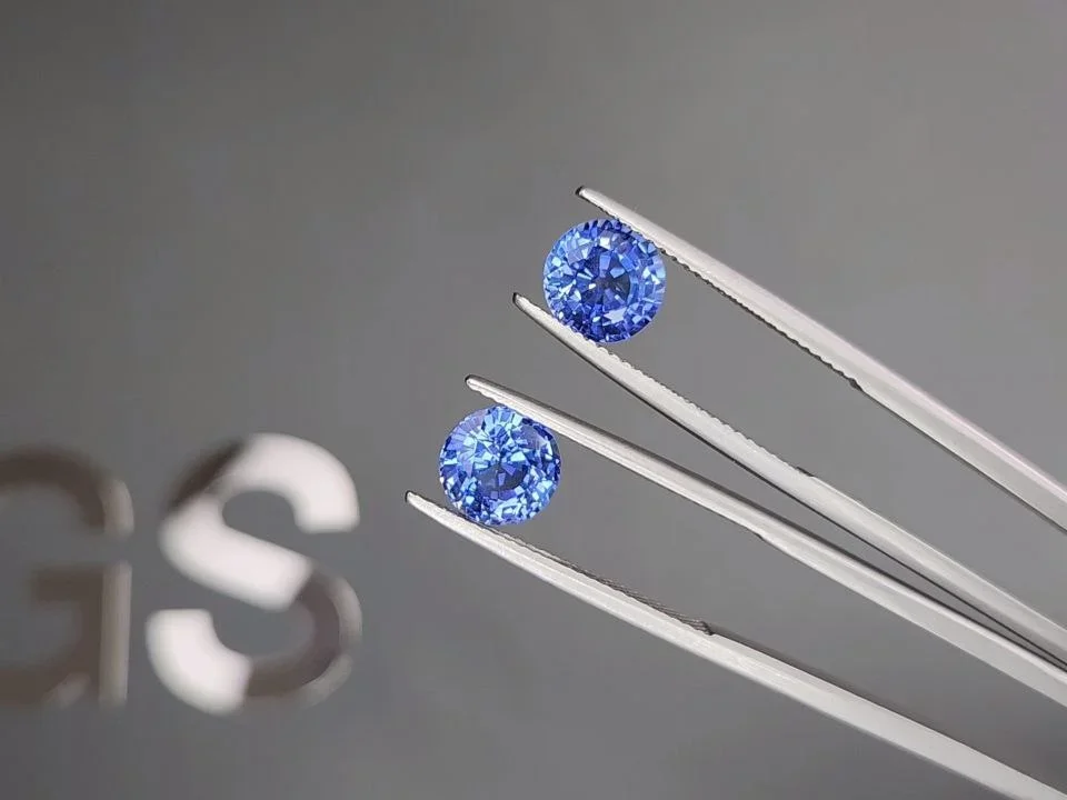 Pair of Cornflower Blue sapphires in round cut 4.17 carats, Sri Lanka Image №3