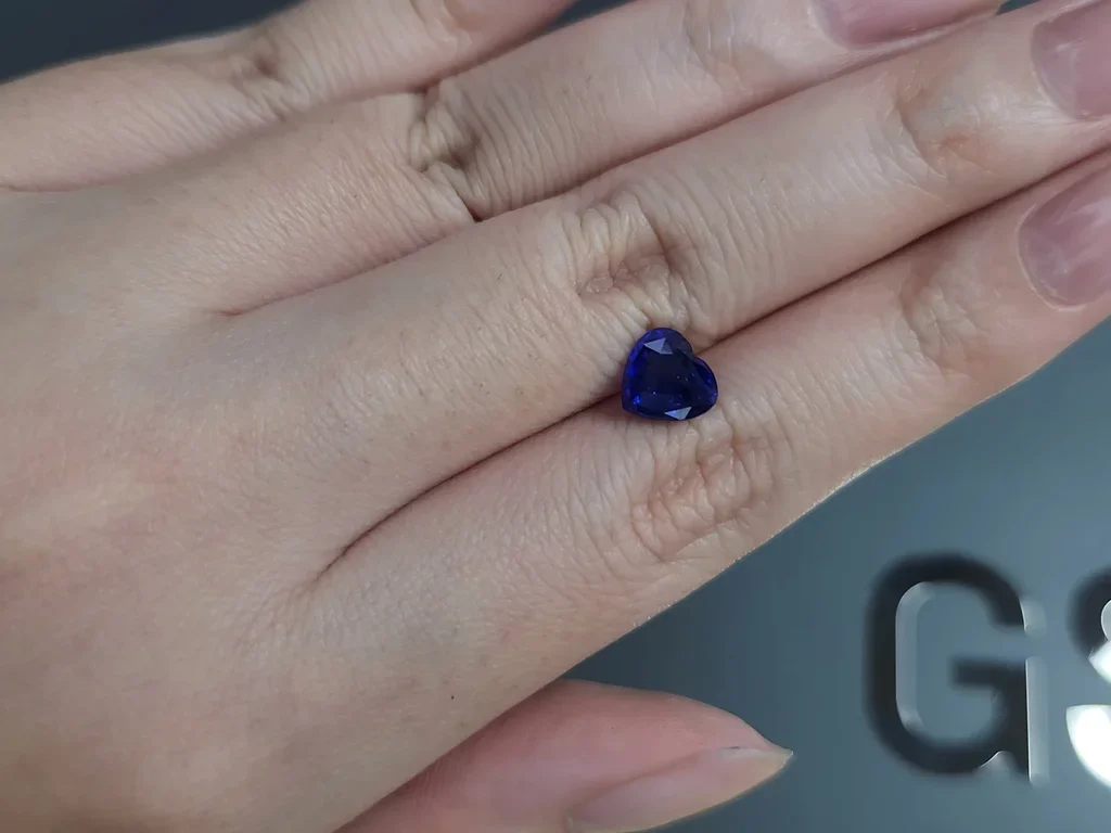 Sapphire Royal Blue heart cut  2.04 carats, Sri Lanka  Image №2