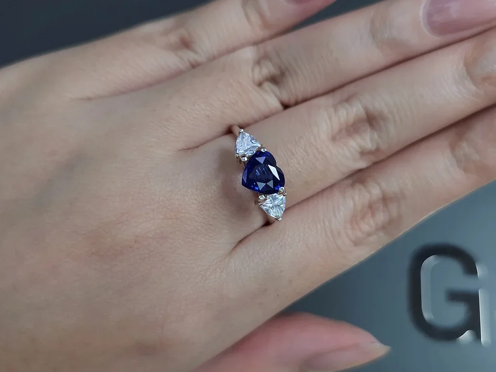Sapphire Royal Blue heart cut  2.04 carats, Sri Lanka  Image №5