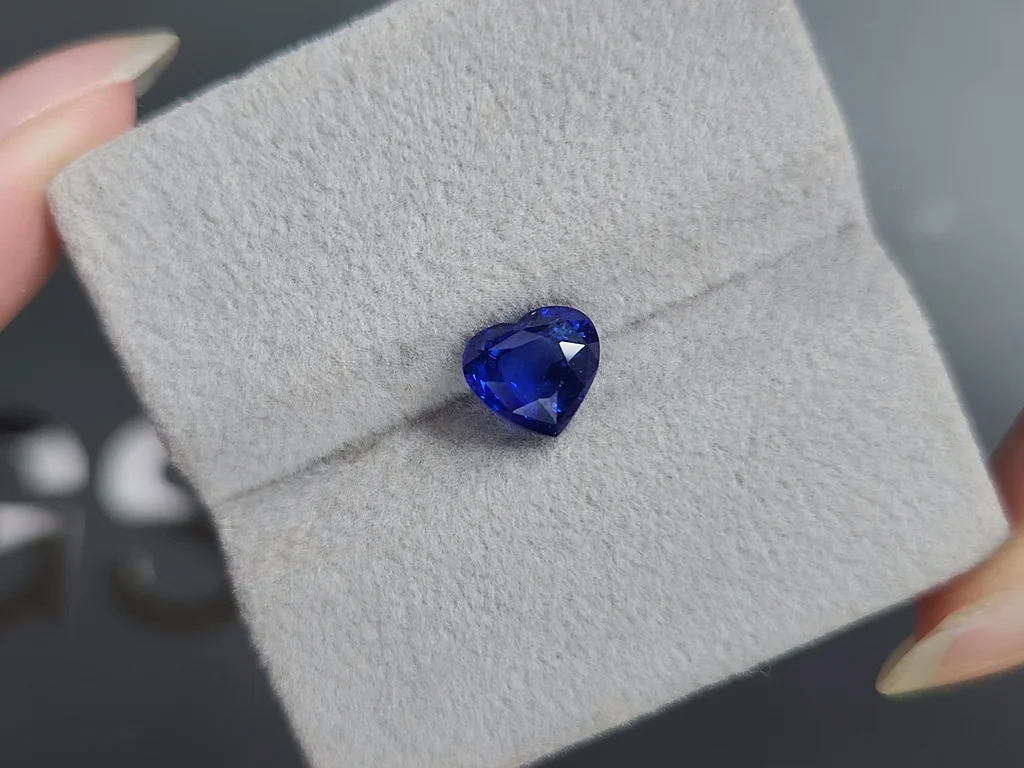 Sapphire Royal Blue heart cut  2.04 carats, Sri Lanka  Image №4