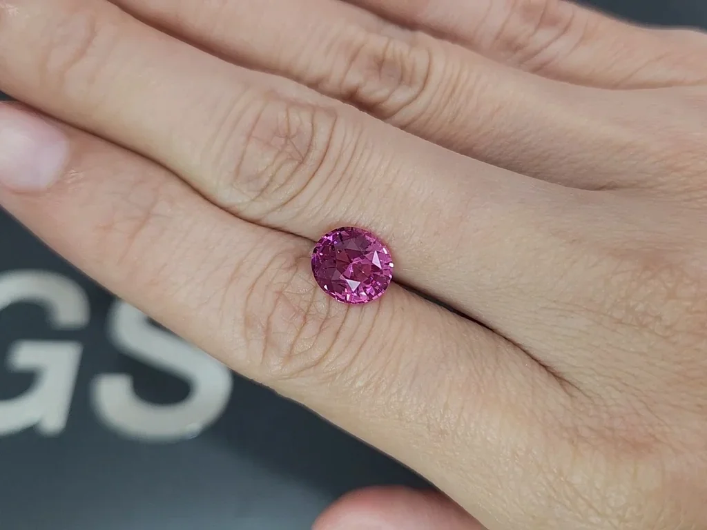 Spinel Mahenge Vivid Pink oval cut 2.60 carats, Tanzania   Image №2
