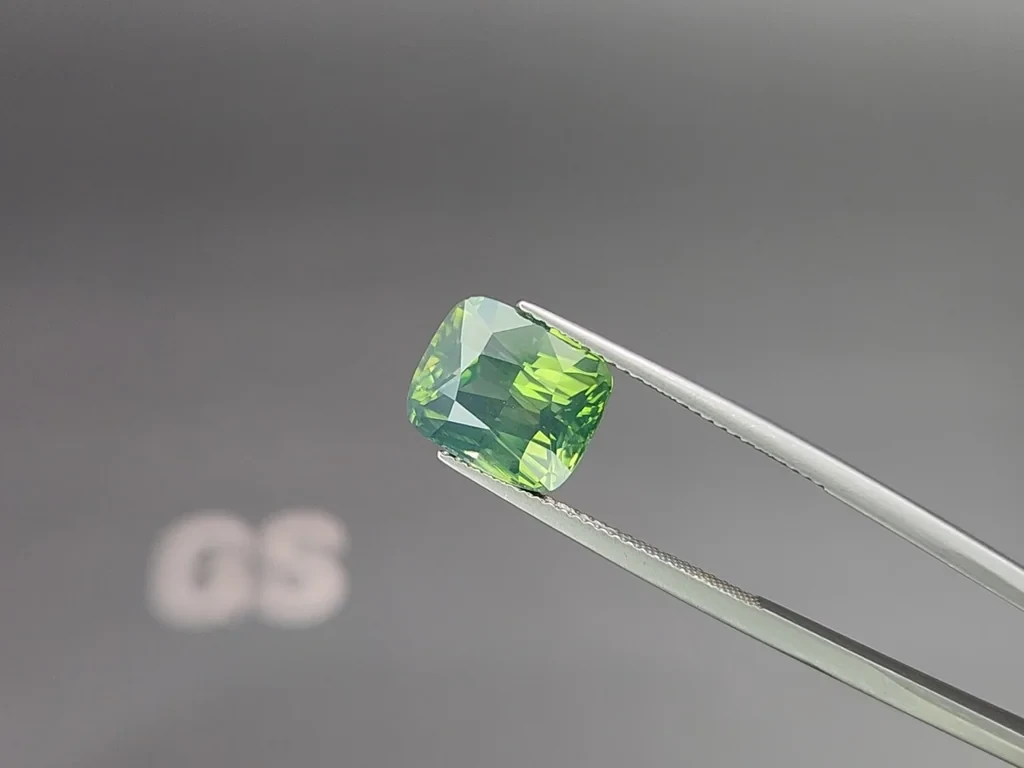 Green zircon cushion cut 7.22 carats, Africa Image №3
