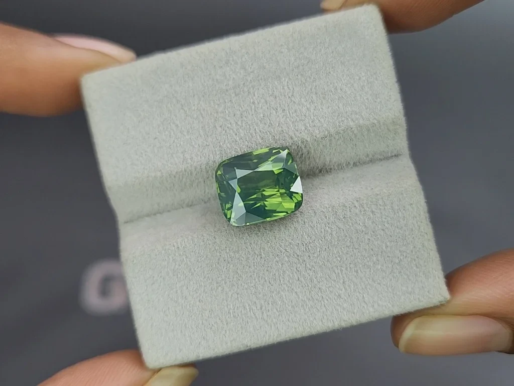 Green zircon cushion cut 7.22 carats, Africa Image №4