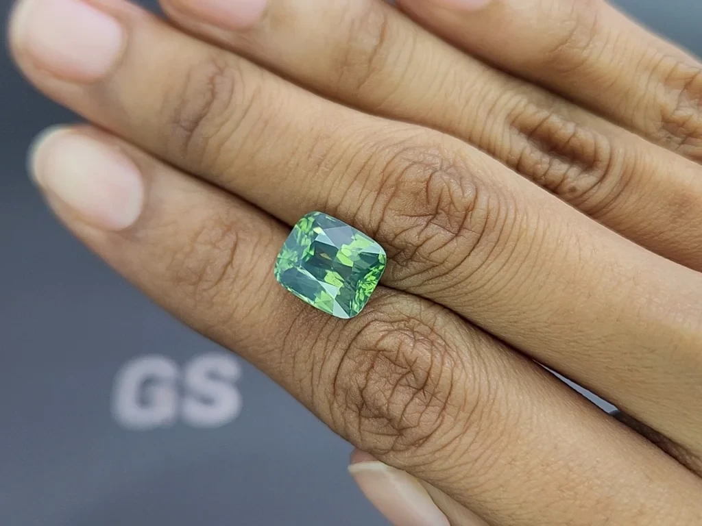 Green zircon cushion cut 7.22 carats, Africa Image №2
