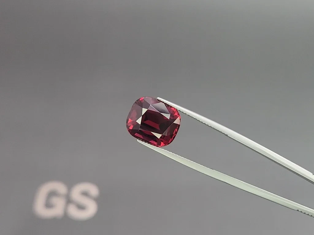 Large garnet cushion cut 10.76 carats, Tanzania Image №3