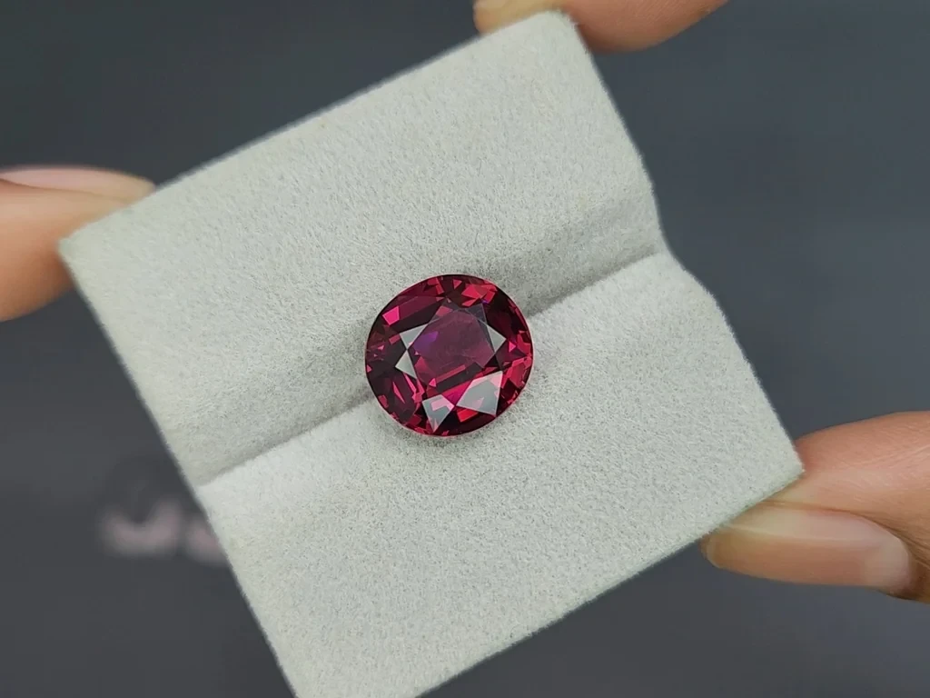 Garnet rhodolite oval cut 8.32 carats, Tanzania Image №4
