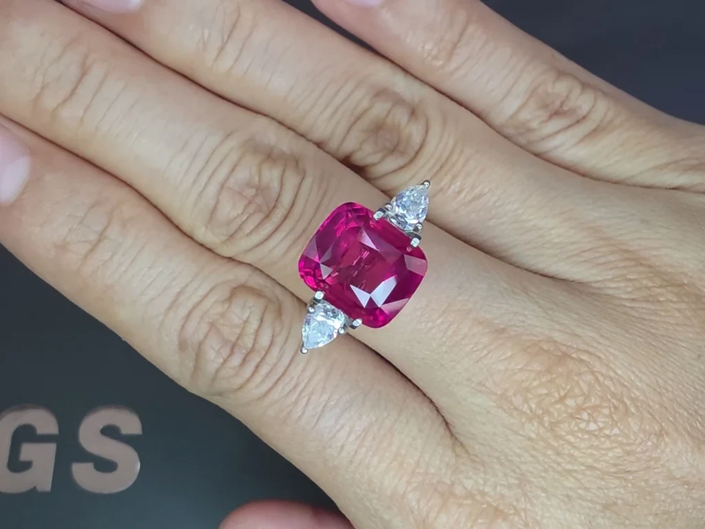 Unheated ruby Vivid pink red cushion cut 8.05 carats, Mozambique Image №5