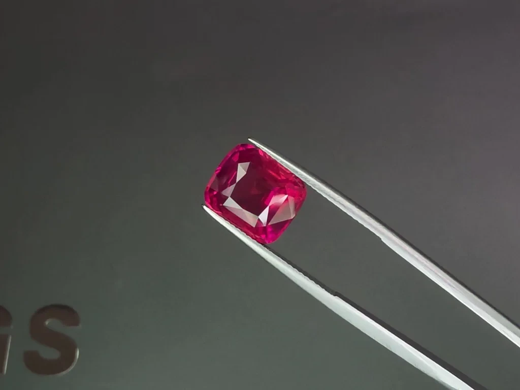Unheated ruby Vivid pink red cushion cut 8.05 carats, Mozambique Image №3