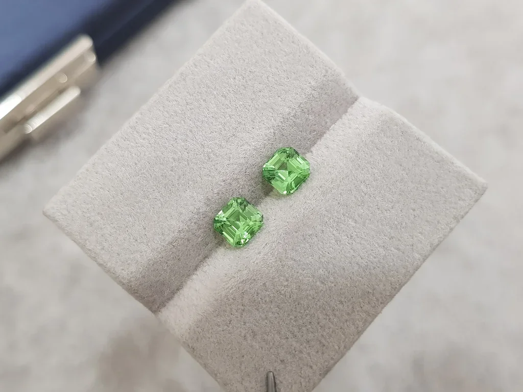 Pair of neon green tsavorite garnets in octagon cut 2.06 ct Image №2