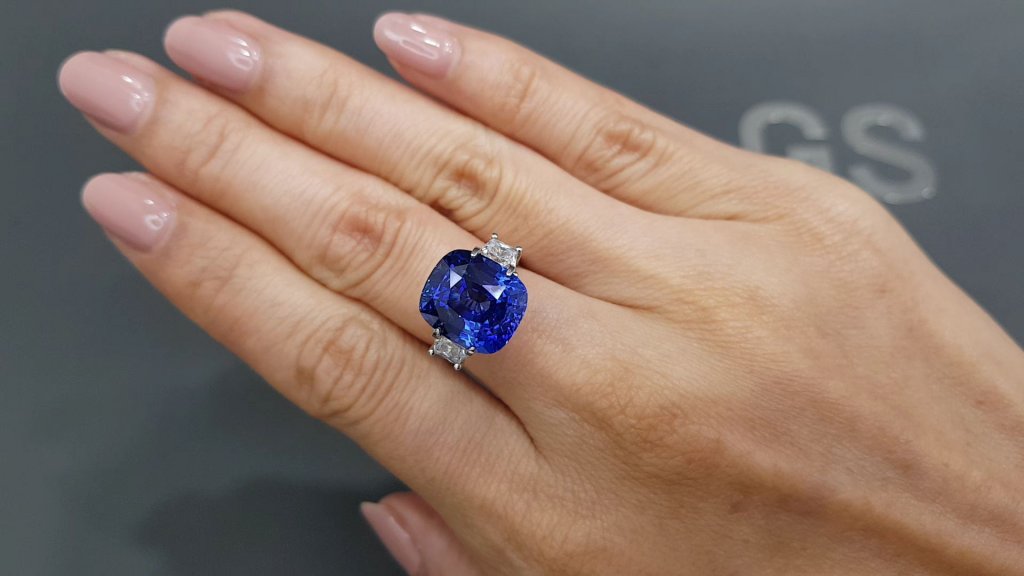 Unique Peacock or Electric Blue color sapphire in cushion cut 9.28 carats, Sri Lanka Image №5