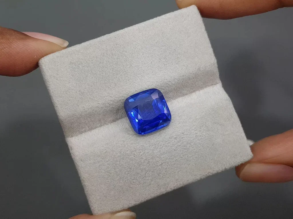 Intense Cornflower sapphire in cushion cut 5.29 carats, Sri Lanka Image №4