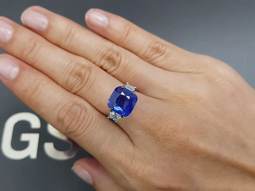 Intense Cornflower sapphire in cushion cut 5.29 carats, Sri Lanka Image №5