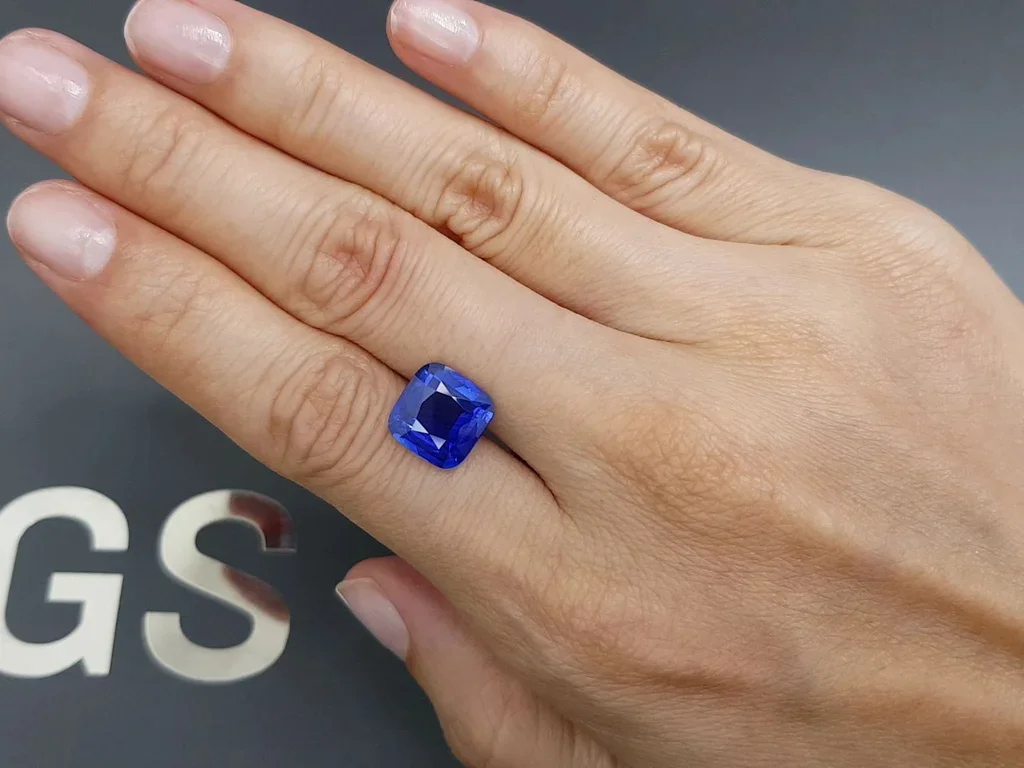 Intense Cornflower sapphire in cushion cut 5.29 carats, Sri Lanka Image №2