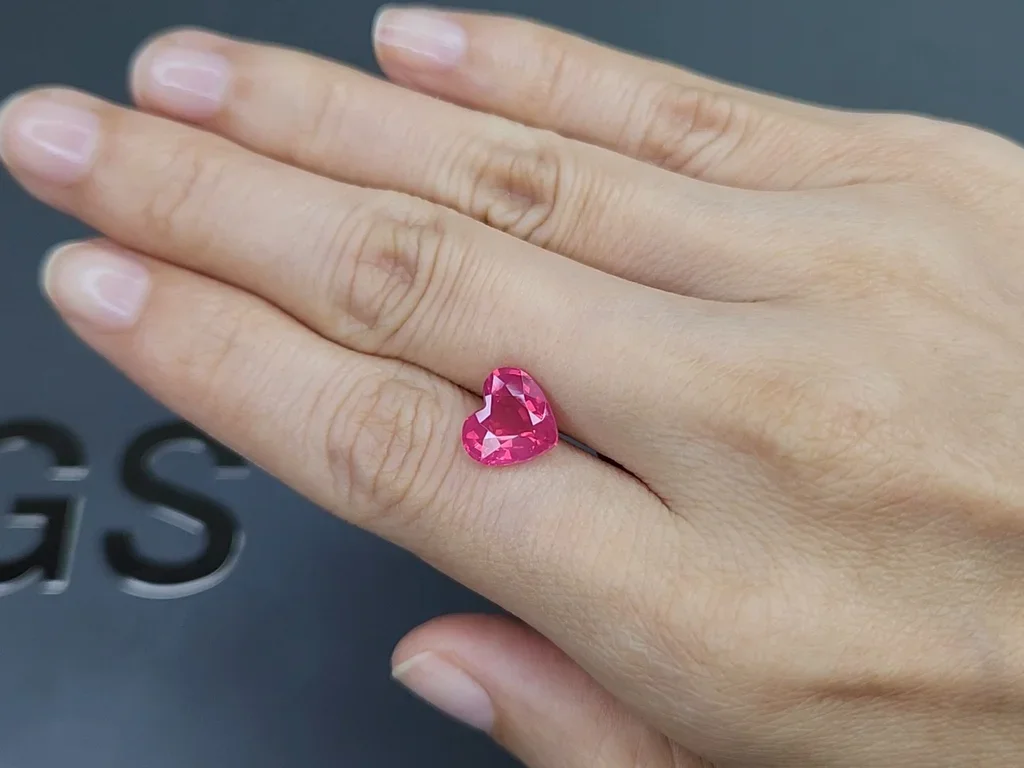 Neon pink Mahenge spinel in heart shape 3.53 carats, Tanzania Image №2
