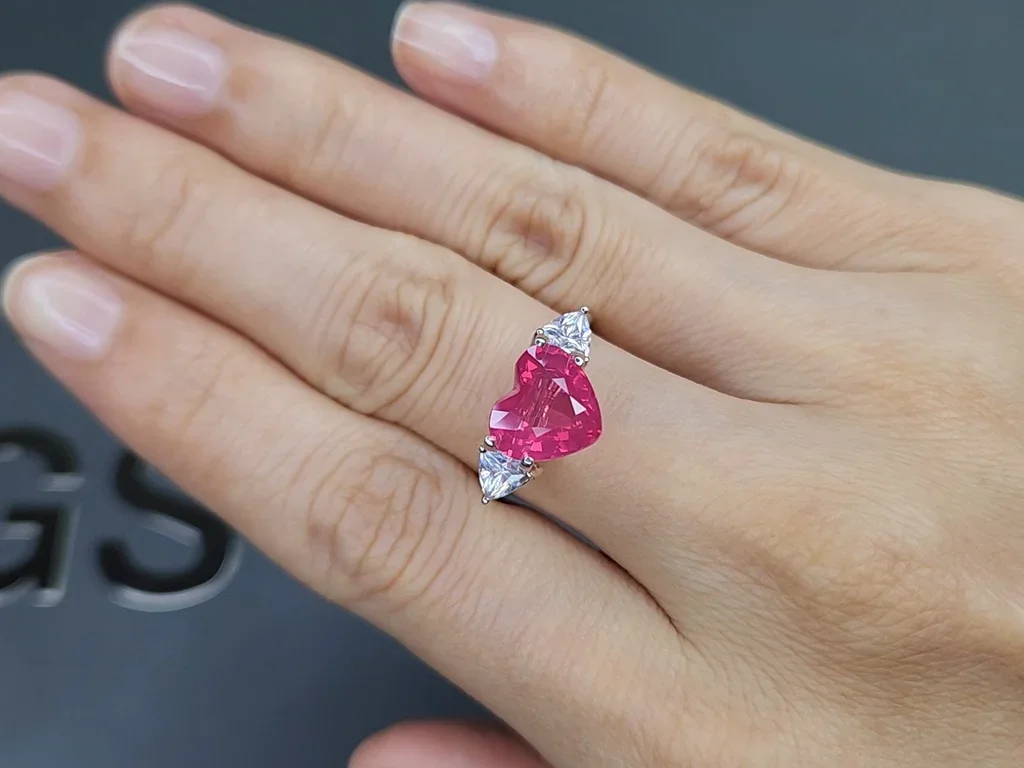 Neon pink Mahenge spinel in heart shape 3.53 carats, Tanzania Image №5