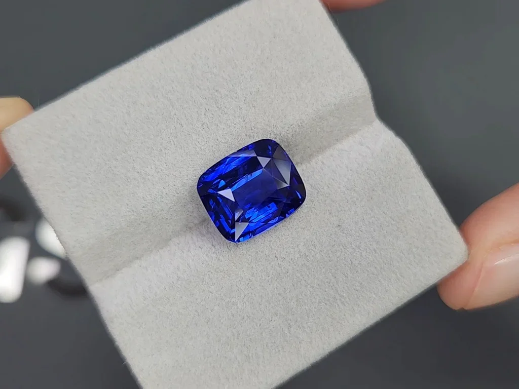 Royal Blue sapphire in cushion cut 7.50 carats, Sri Lanka  Image №4