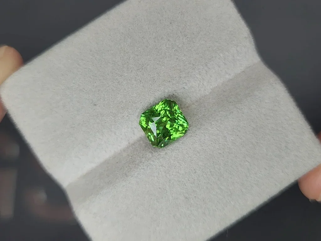 Vibrant green tsavorite garnet in radiant cut 2.52 carats, Tanzania  Image №4