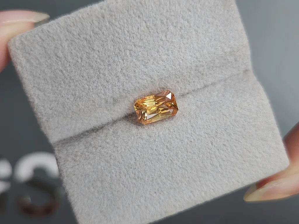 Vivid yellow sapphire in radiant cut 1.58 carats, Sri Lanka Image №4