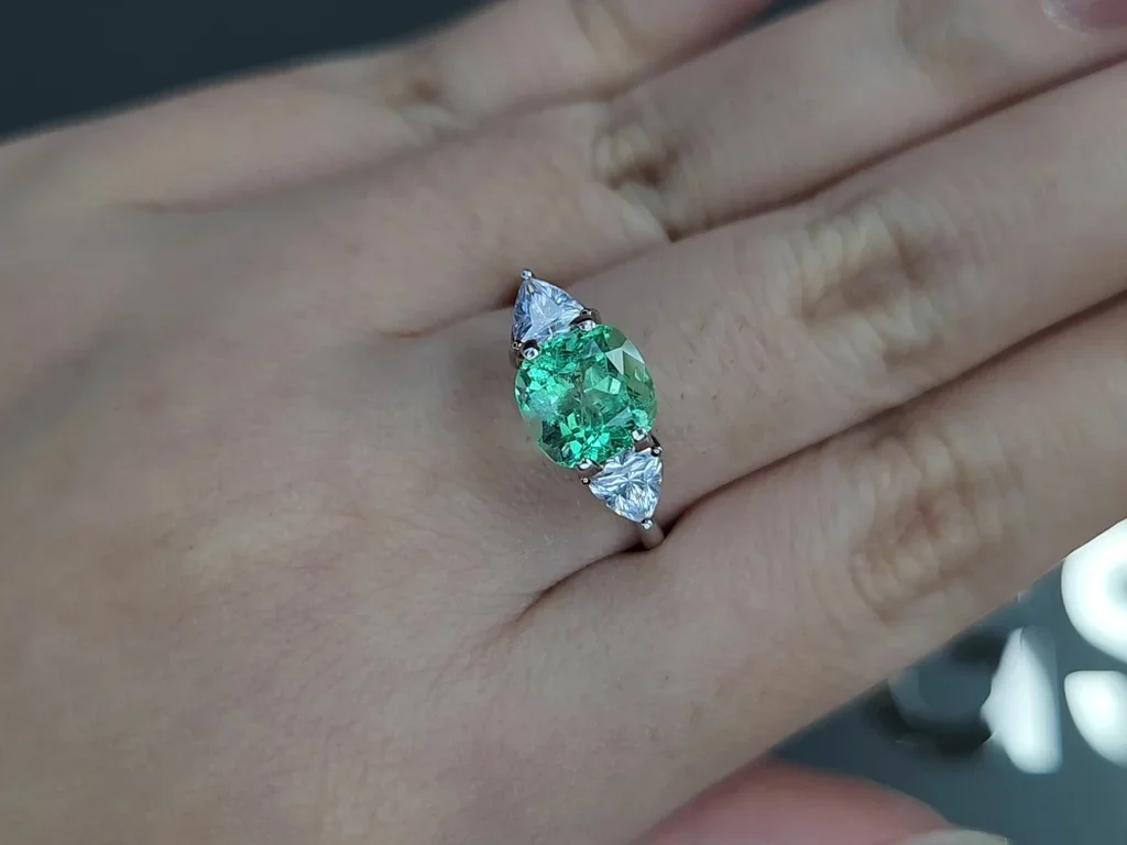 Emerald cushion cut 1.97 carats Image №5